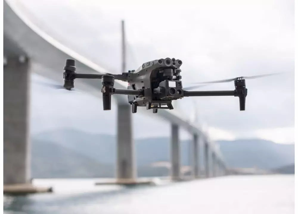 DJI Matrice M30T (ohne Akkus / incl. BS30, 12 Monate Care Enterprise Basic, 1x Maintenance)